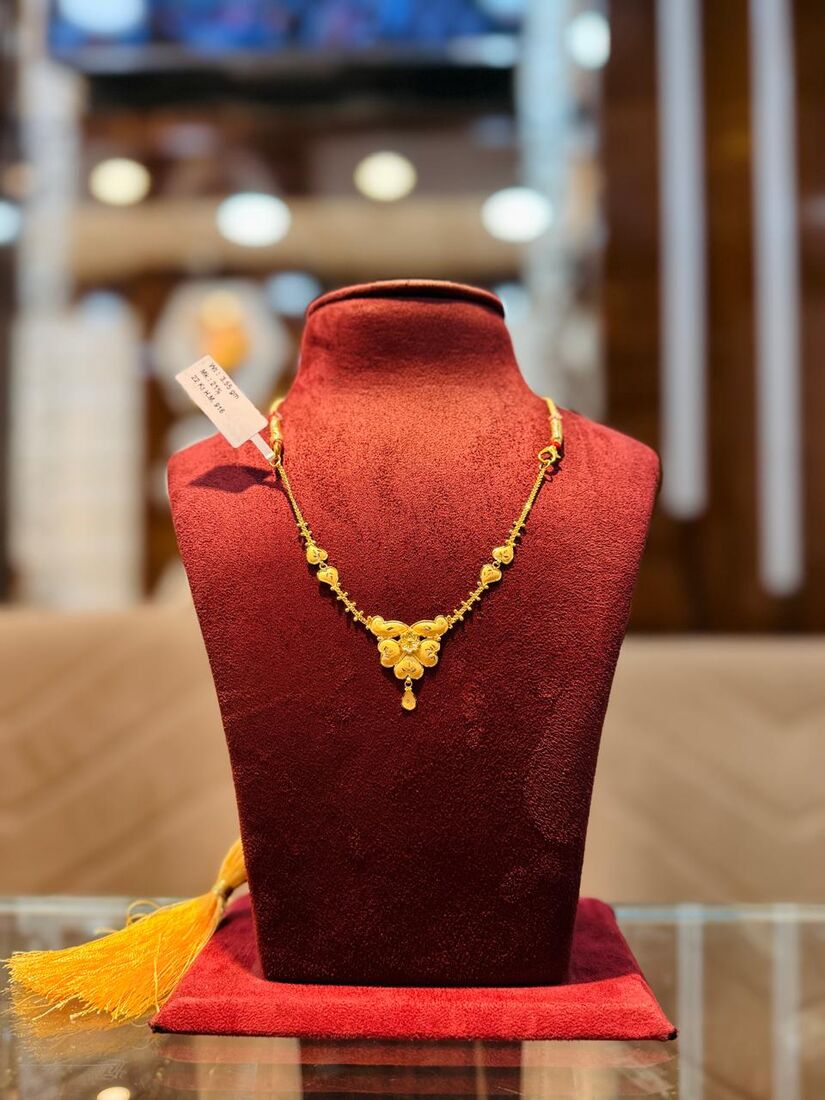 Nirmali Cluster Necklace